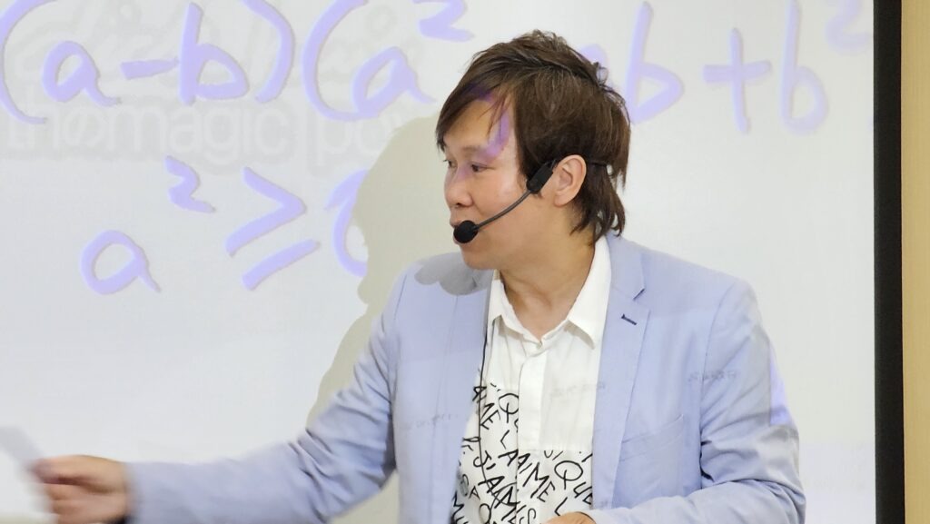 正如媽媽是女人的道理，大家都知道要成功先要進步。 然而，進步也有不同層次。 有些人讀書很成功，畢業後卻彷彿未如所願能將成功持續，便是因為，進步只留在第一層次。