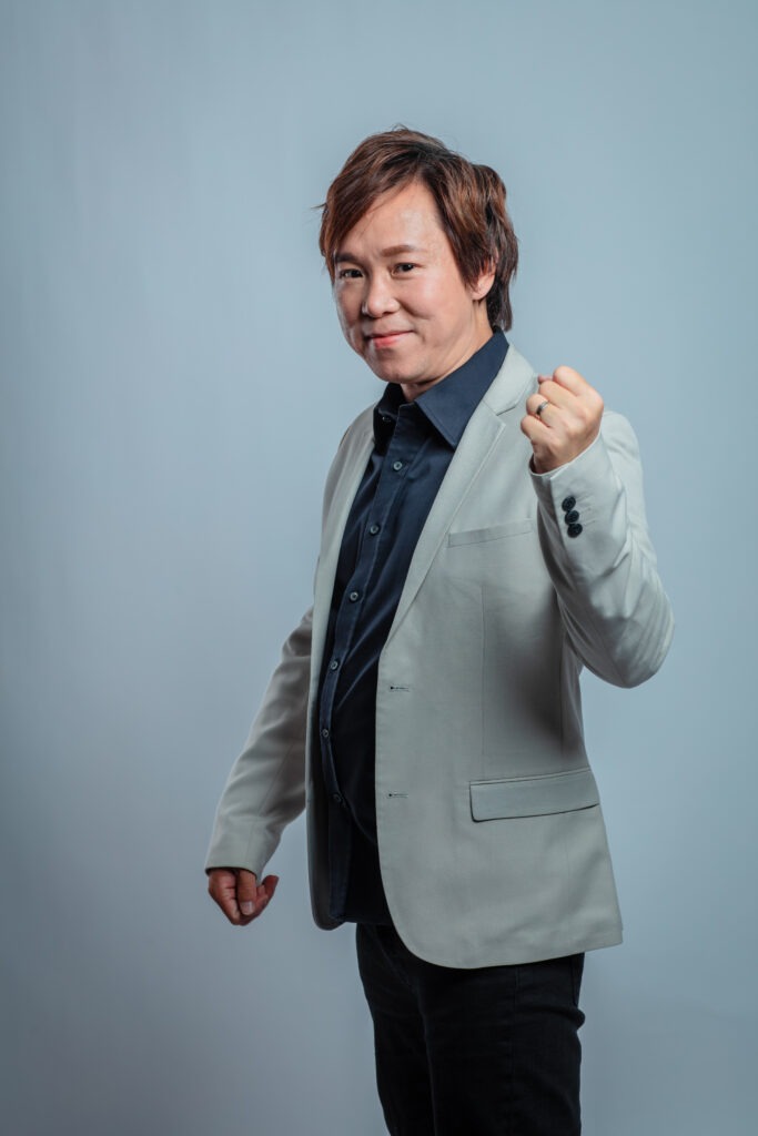 成功，就是每天進步一點點。 那怕是少少轉變，也能帶來驚人效果。 英國國家單車隊，多年前比賽成績都是包尾。某天開始，教練透過小改變來提升隊員表現。隊員開始專注於每個細節的改善，從騎行姿勢到設備的微調，最終累積出顯著的成效，而這些微小的進步造就單車隊在比賽中取得了突破性的成功。持續的微小改變，往往能夠帶來巨大的結果；習慣，是達成目標的重要關鍵。所以，別忘了堅持習慣每星期，專心上我堂，回家溫習，做功課。 而我，也會為大家帶來更多小改變。 4+1是我今年其中一個很想完成的嘗試： 某些月份，我們會安排4堂課堂送一堂 評估測驗。 中六之前已嘗試，希望下次 可推至中四中五。 測驗線上線下同步 進行，更幫大家批改了解進度。 讓大家鞏固所學，達至最大進步。 相信每個小習慣，相信每個小改變。 記住：每日進步1%，1年之後，進步就是37倍。
